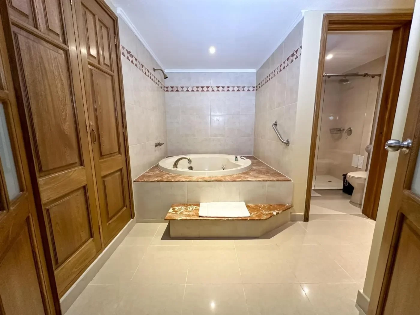 Suite Executive Hotel El Prado Barranquilla con Tina de Hidromasaje