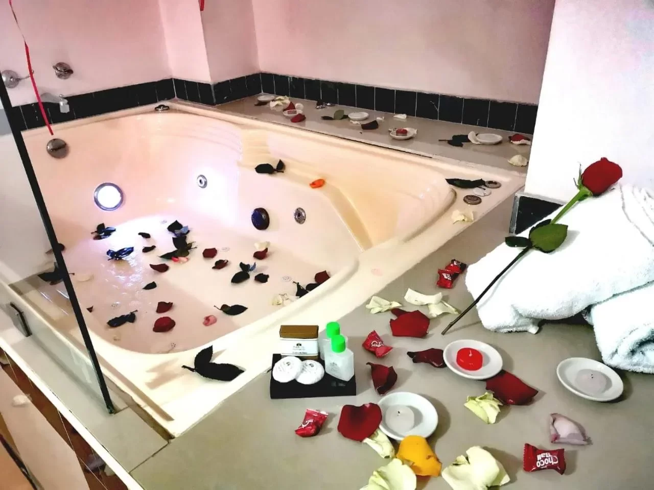 Suite Nogal Suite Hotel Pasto con bañera de hidromasaje